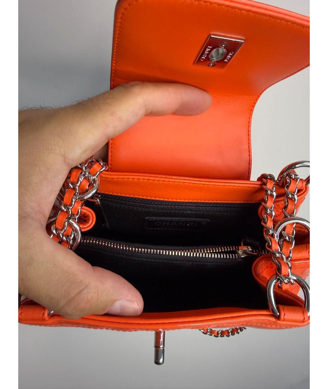CHANEL Оранжевая сумка через плечо из лакированной кожи, фото 4