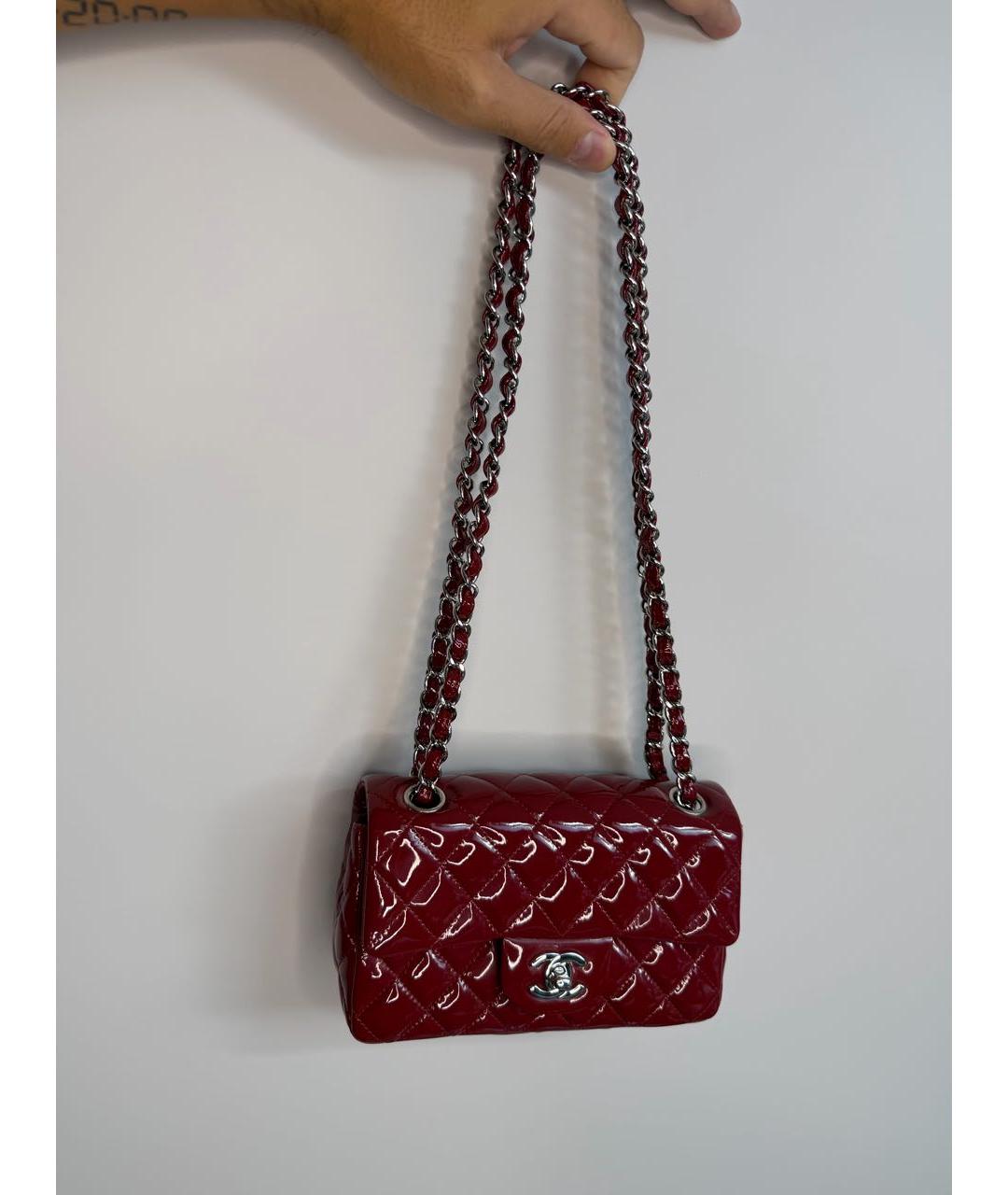 CHANEL Бордовая сумка с короткими ручками из лакированной кожи, фото 5