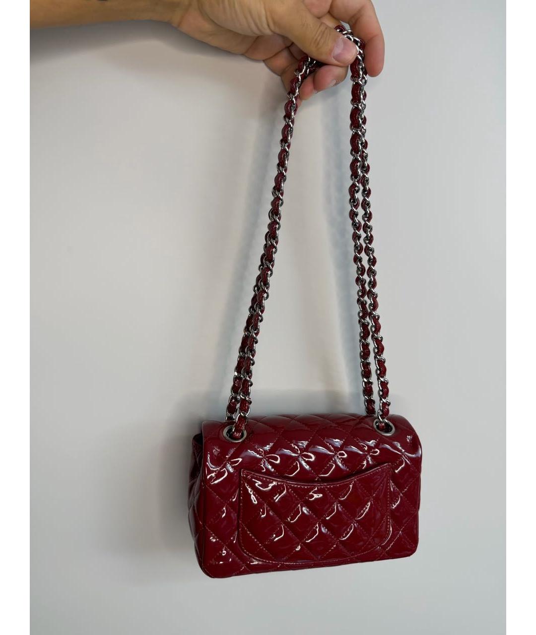 CHANEL Бордовая сумка с короткими ручками из лакированной кожи, фото 3