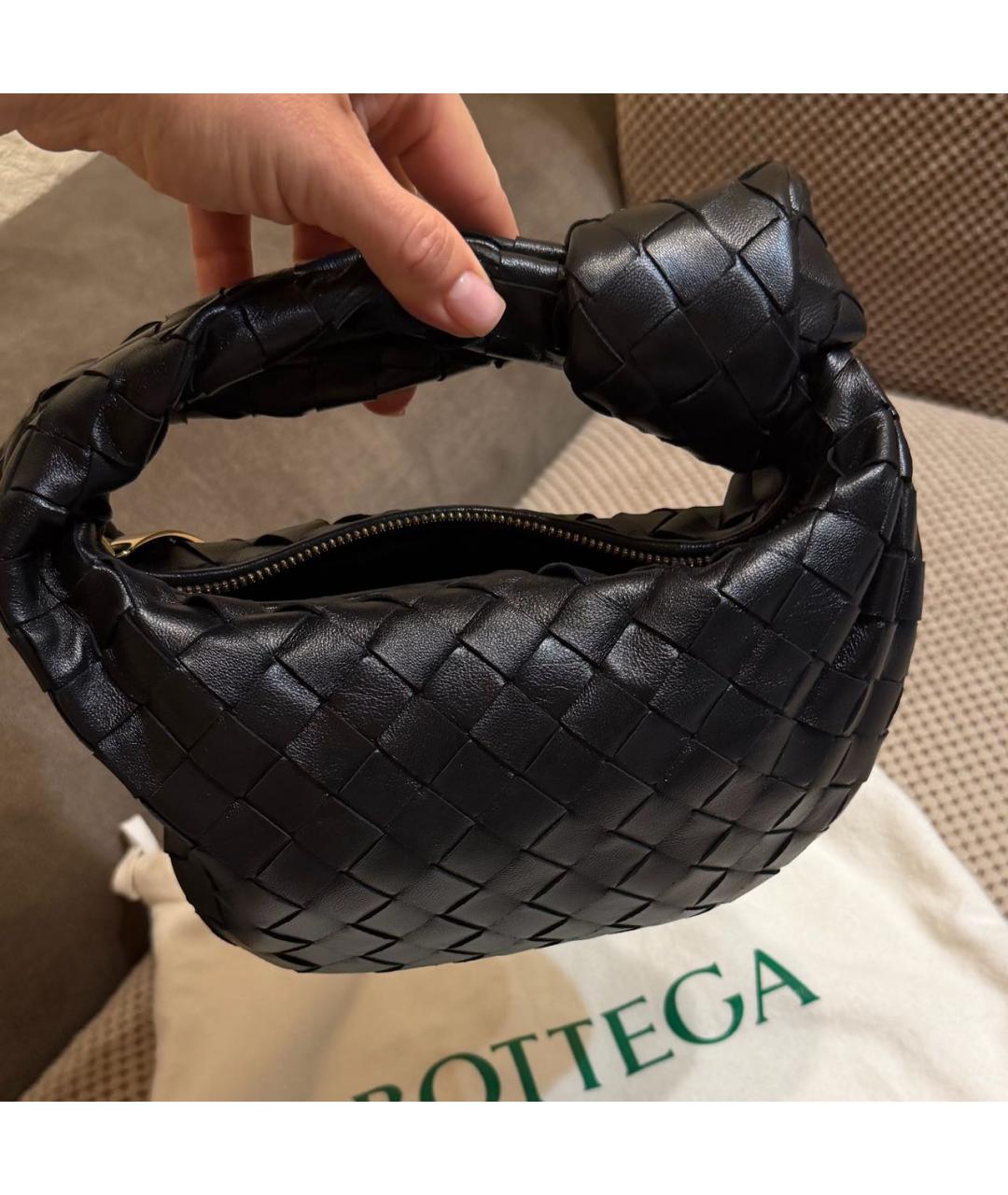 BOTTEGA VENETA Черная кожаная сумка с короткими ручками, фото 6