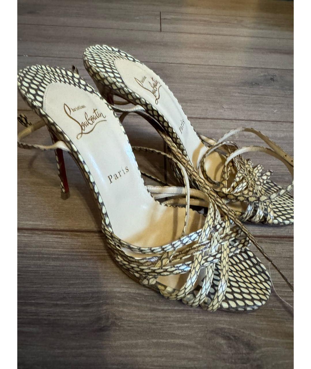 CHRISTIAN LOUBOUTIN Бежевые босоножки из кожи питона, фото 2
