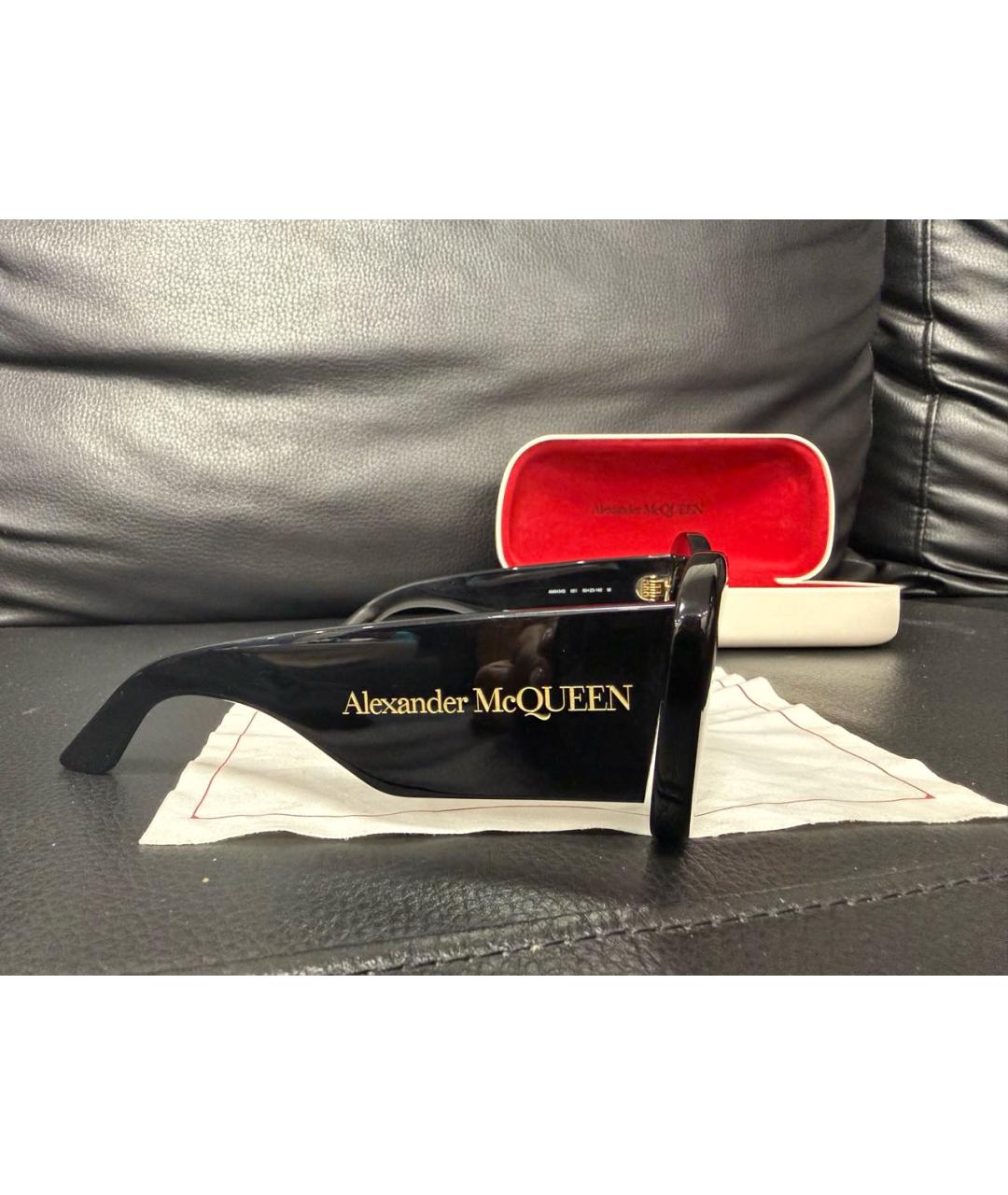 ALEXANDER MCQUEEN Черные пластиковые солнцезащитные очки, фото 3