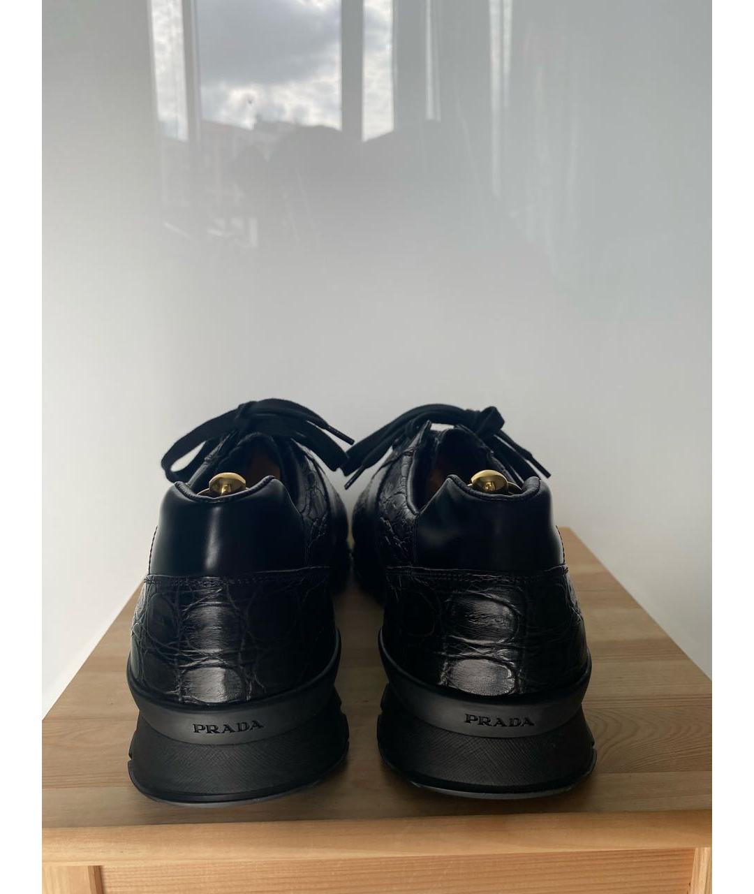 PRADA Черные низкие кроссовки / кеды из экзотической кожи, фото 4