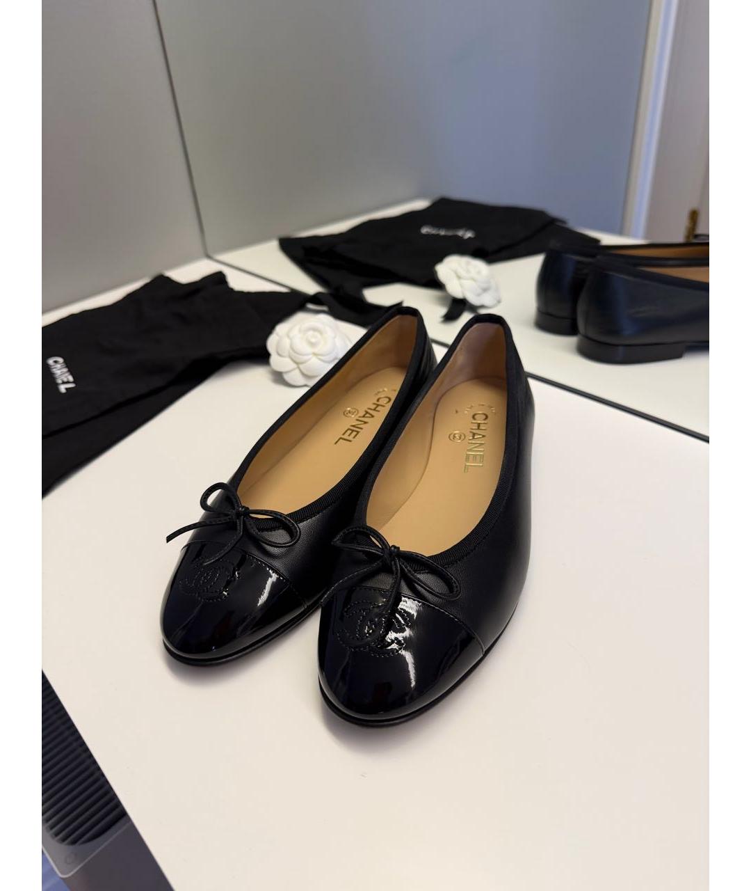 CHANEL Черные кожаные балетки, фото 2