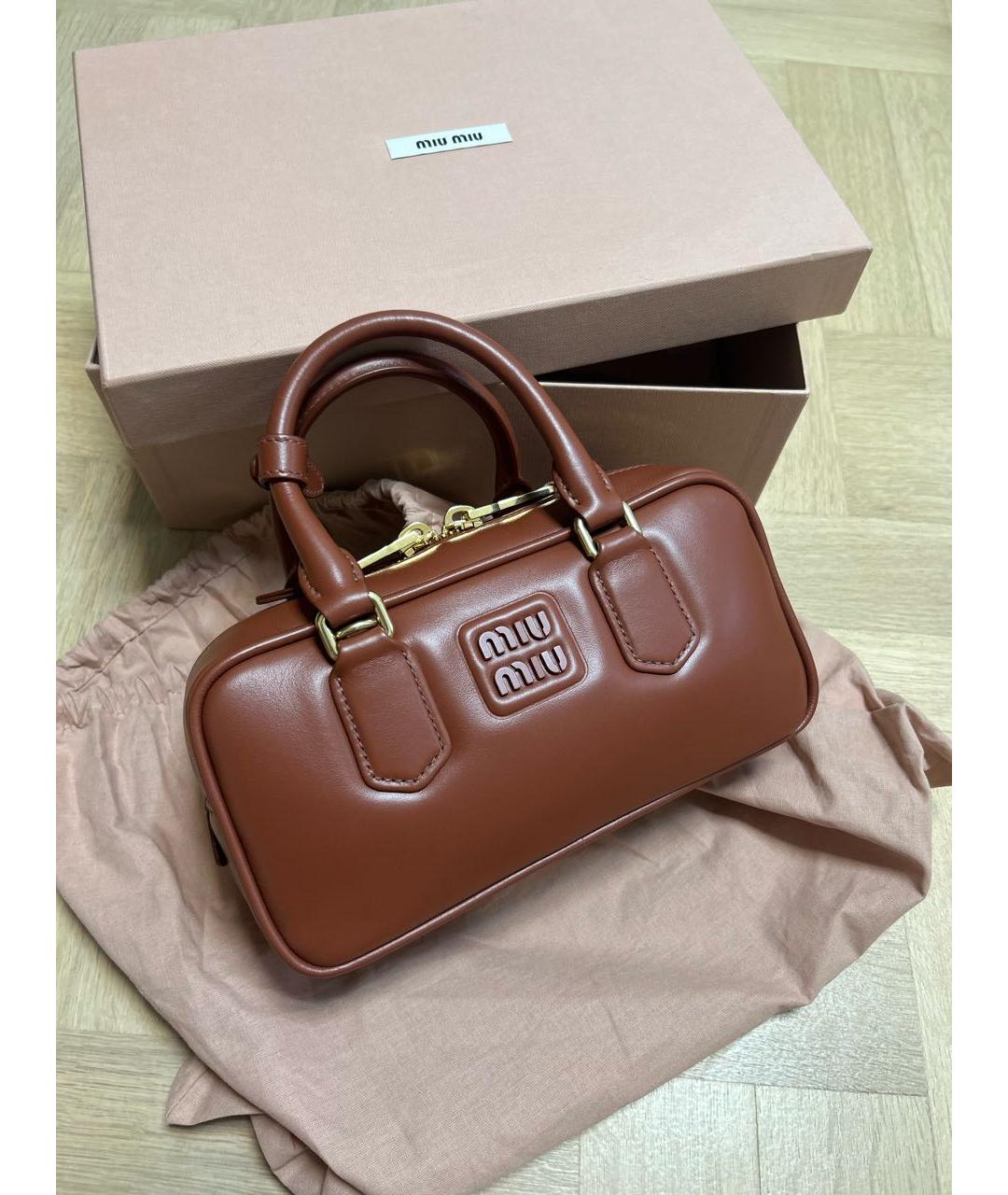 MIU MIU Коричневая кожаная сумка с короткими ручками, фото 2