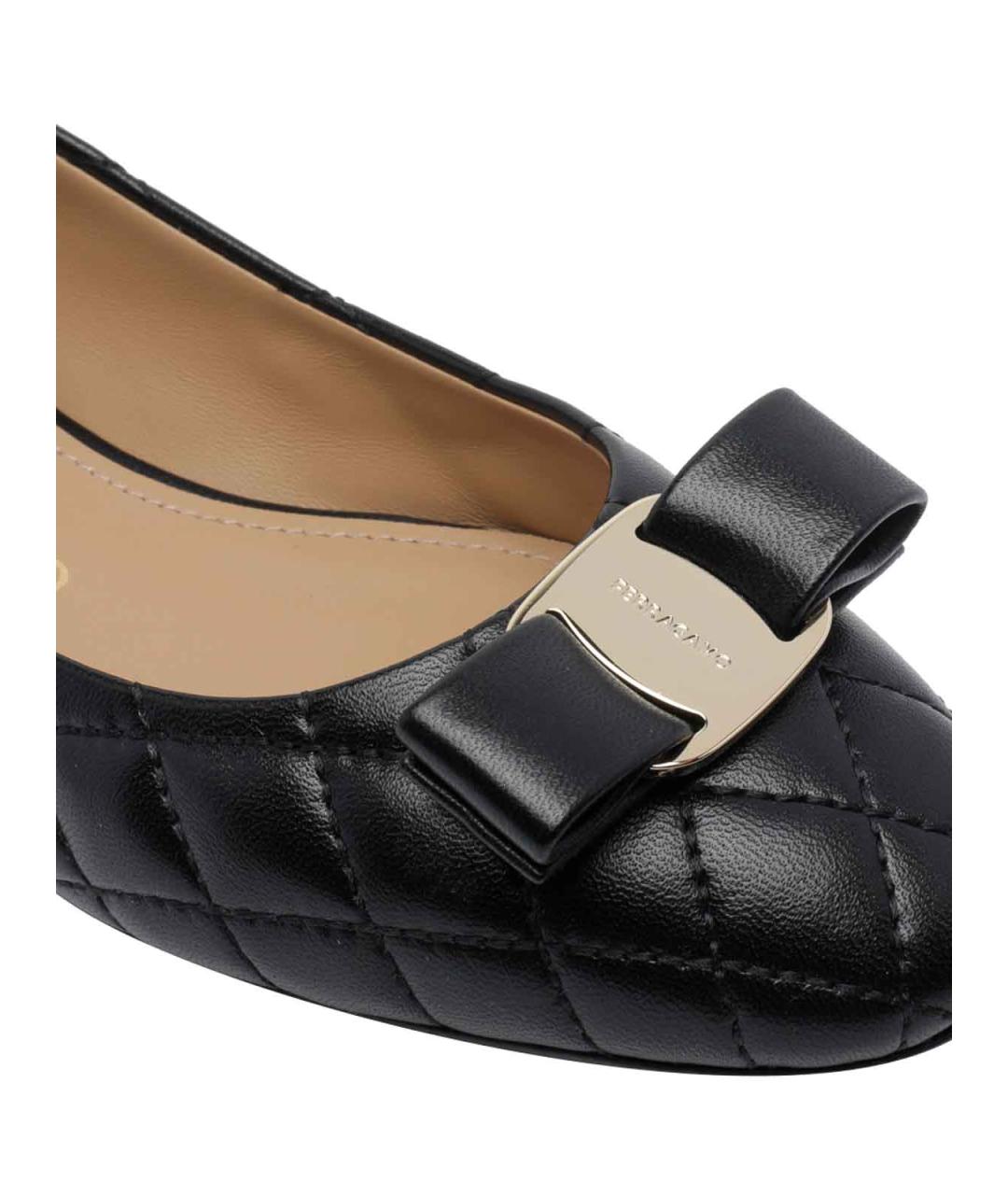 FERRAGAMO Черные кожаные балетки, фото 4