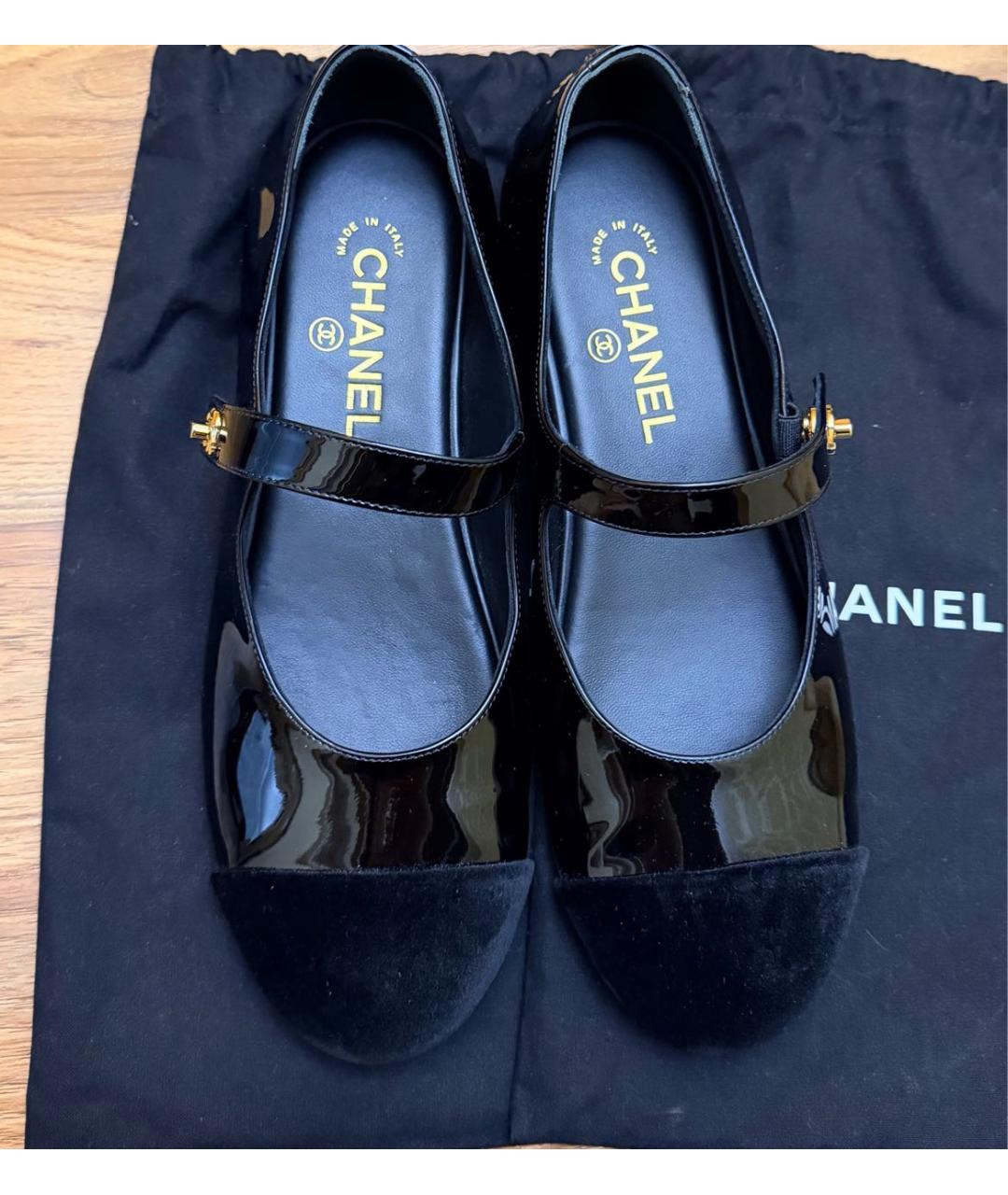 CHANEL Черные балетки из лакированной кожи, фото 2