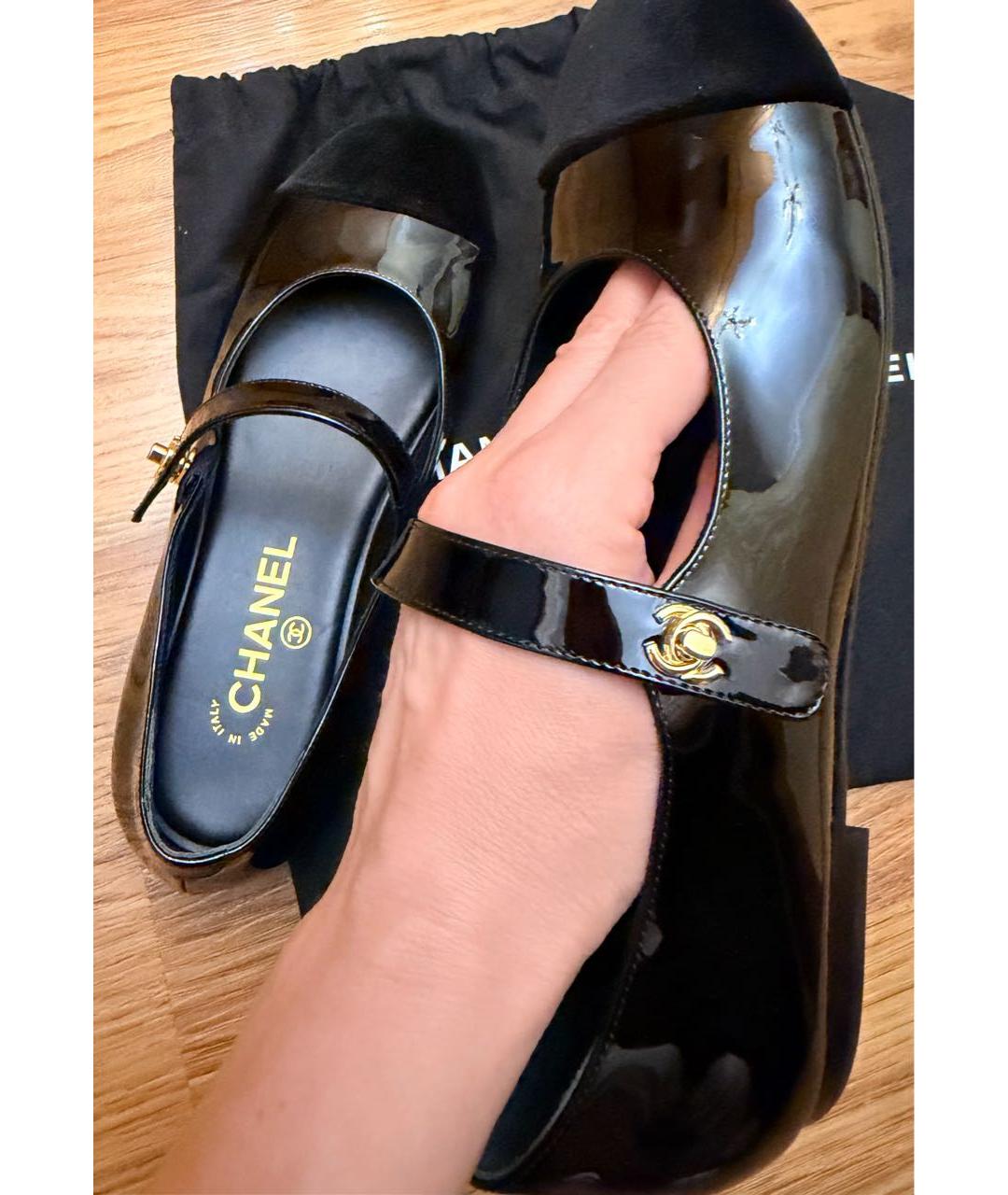CHANEL Черные балетки из лакированной кожи, фото 4