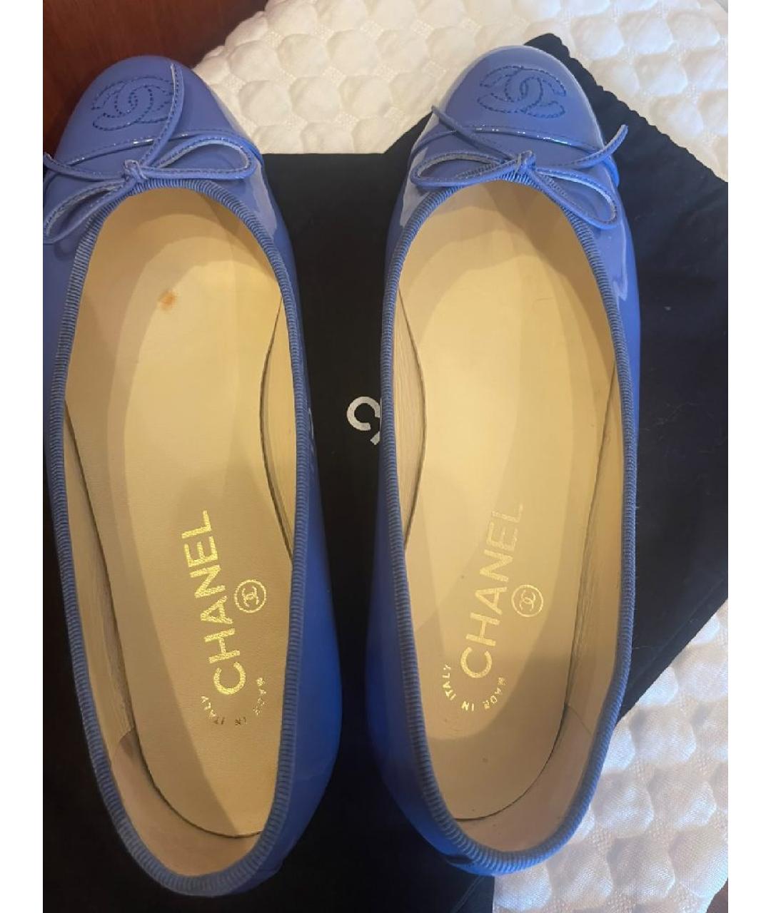 CHANEL Синие балетки из лакированной кожи, фото 3