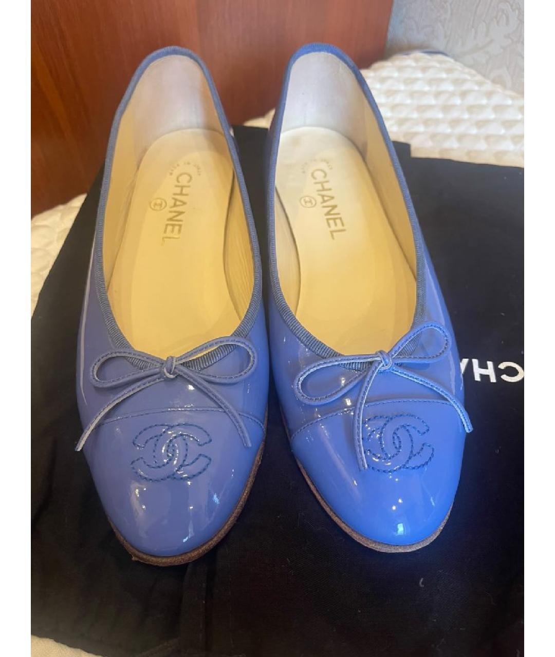 CHANEL Синие балетки из лакированной кожи, фото 2