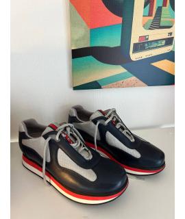 PRADA Низкие кроссовки / кеды