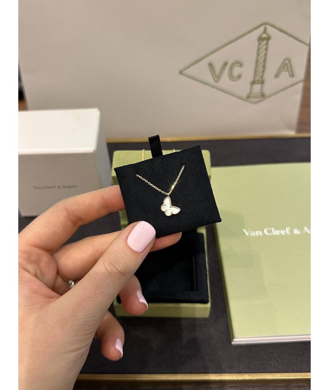 VAN CLEEF & ARPELS Белая подвеска из желтого золота, фото 3