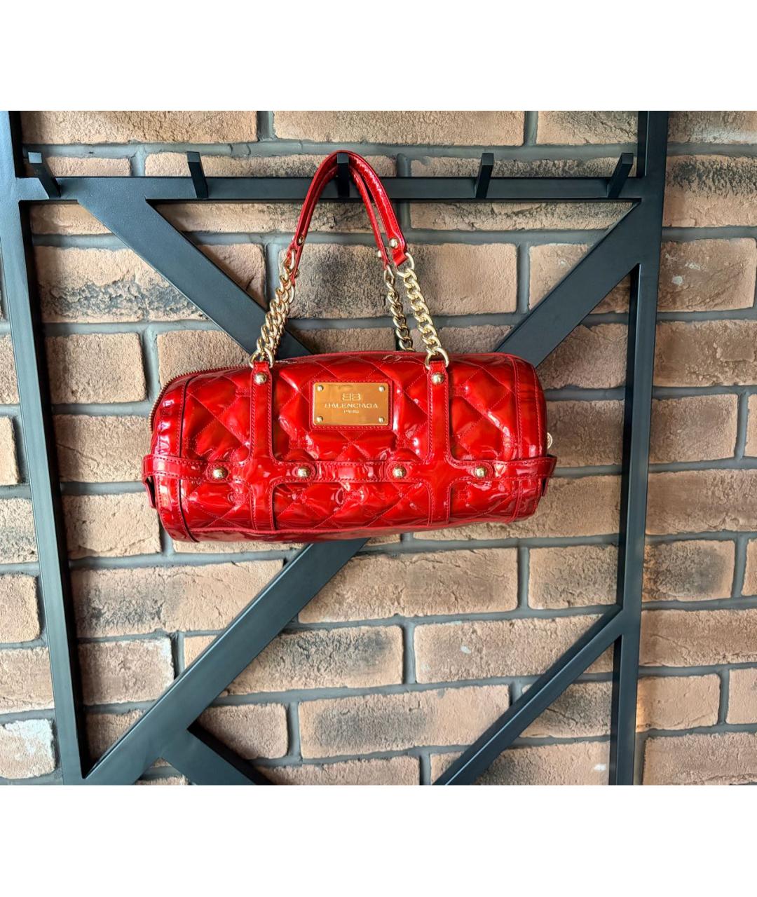 BALENCIAGA Красная сумка с короткими ручками из лакированной кожи, фото 6