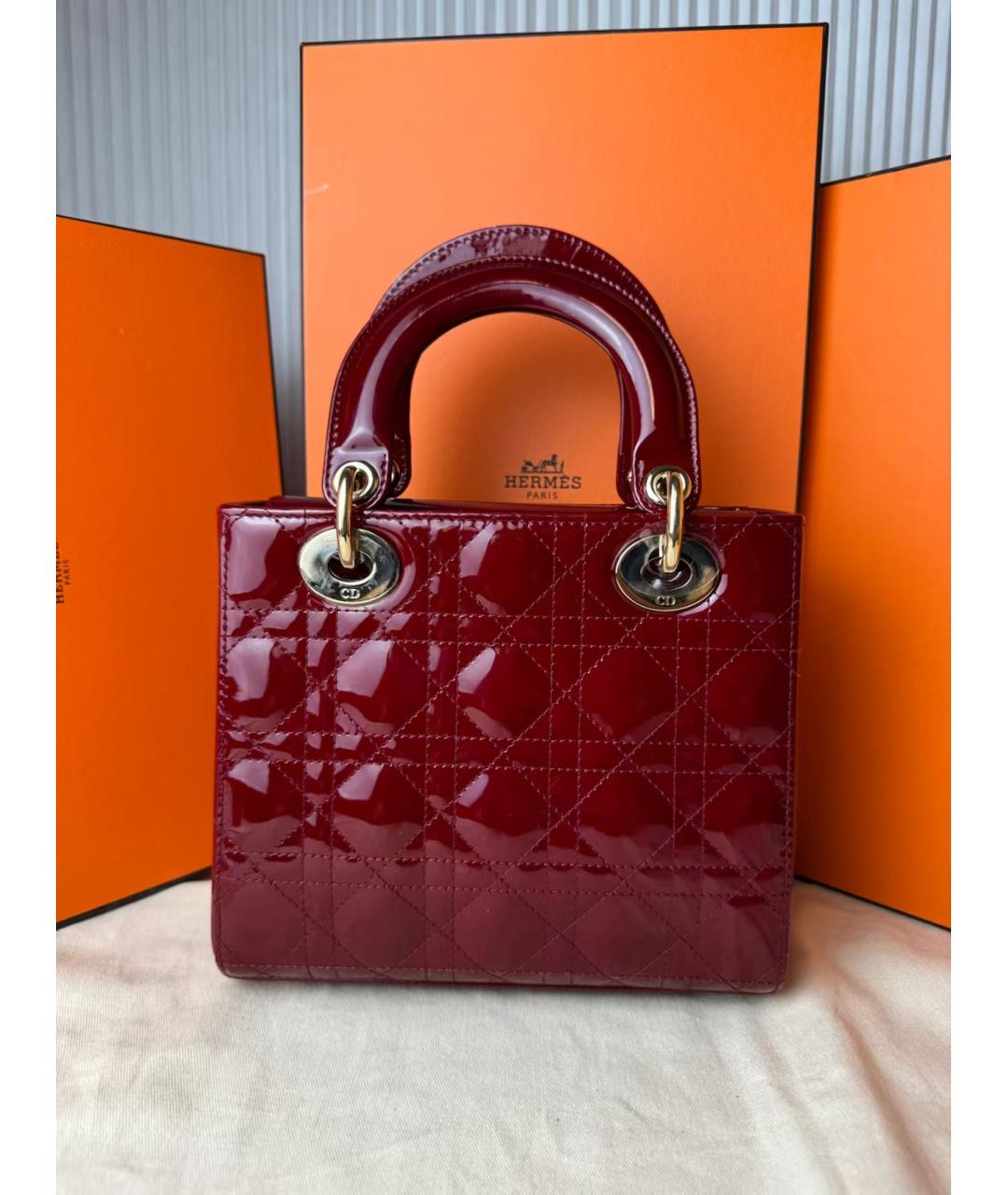 CHRISTIAN DIOR Бордовая сумка с короткими ручками из лакированной кожи, фото 2