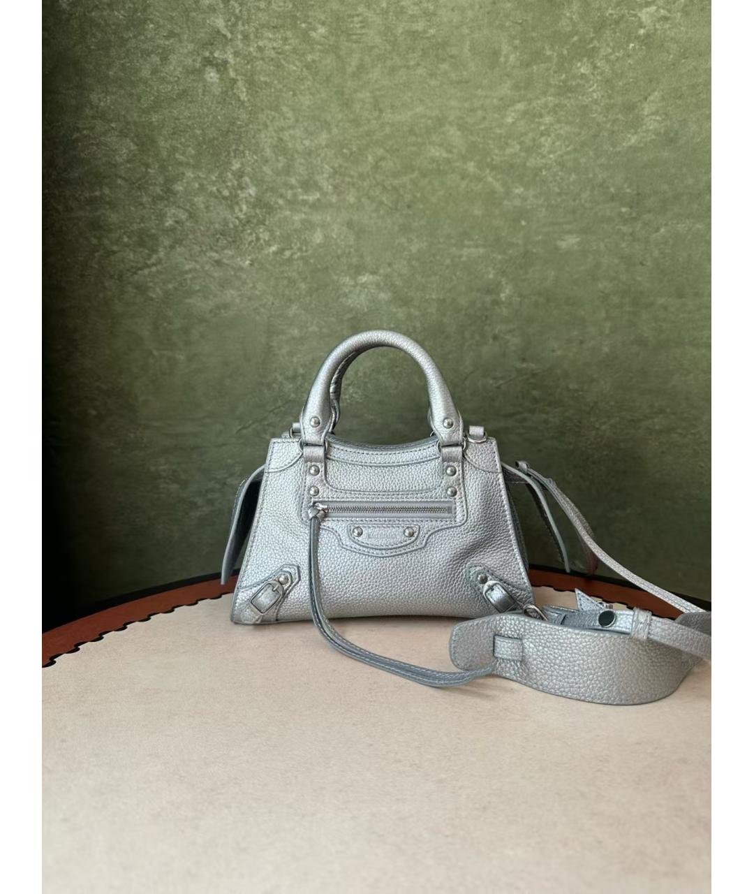 BALENCIAGA Серебряная кожаная сумка с короткими ручками, фото 5