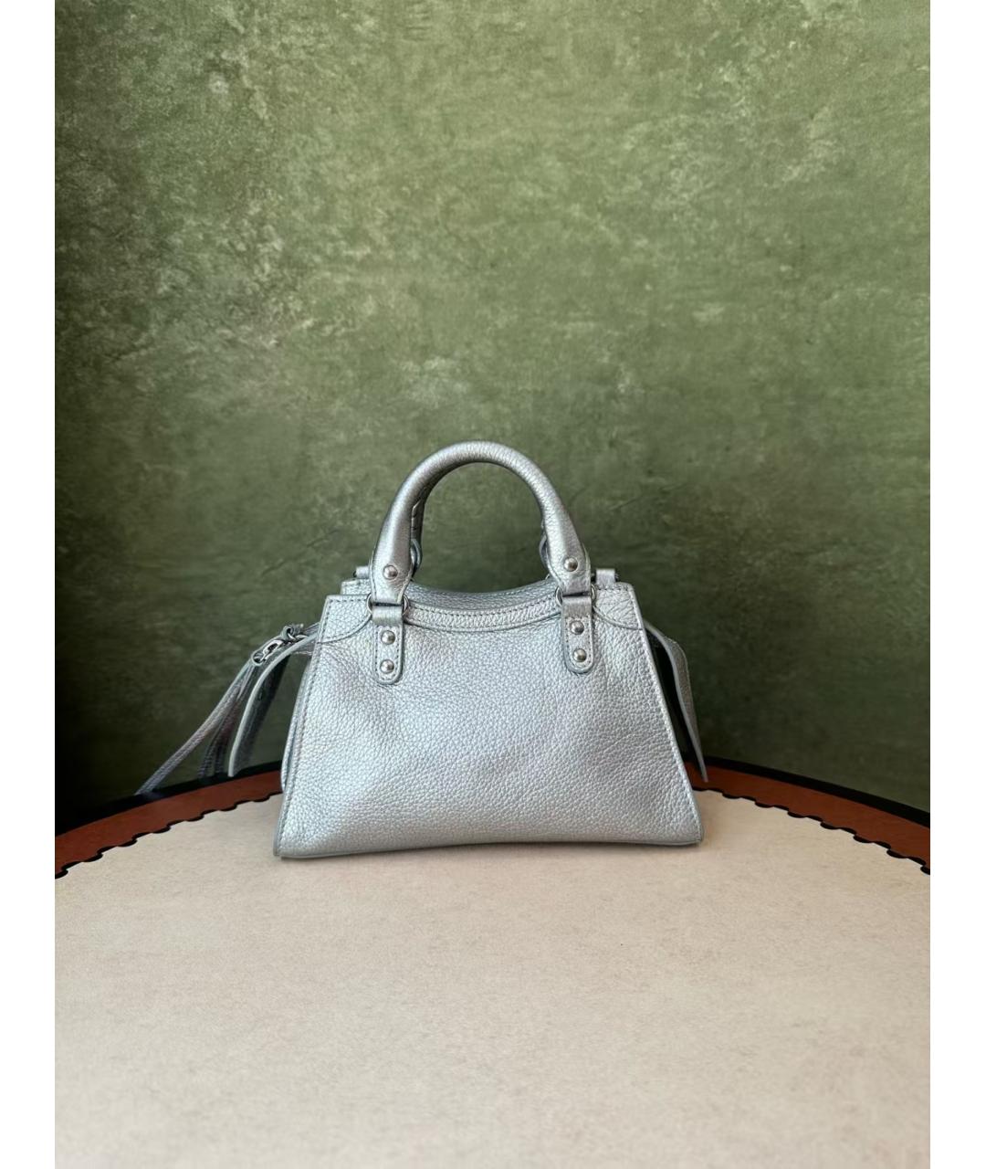 BALENCIAGA Серебряная кожаная сумка с короткими ручками, фото 2