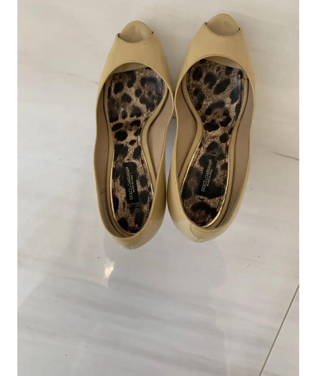 DOLCE&GABBANA Бежевые туфли из лакированной кожи, фото 3
