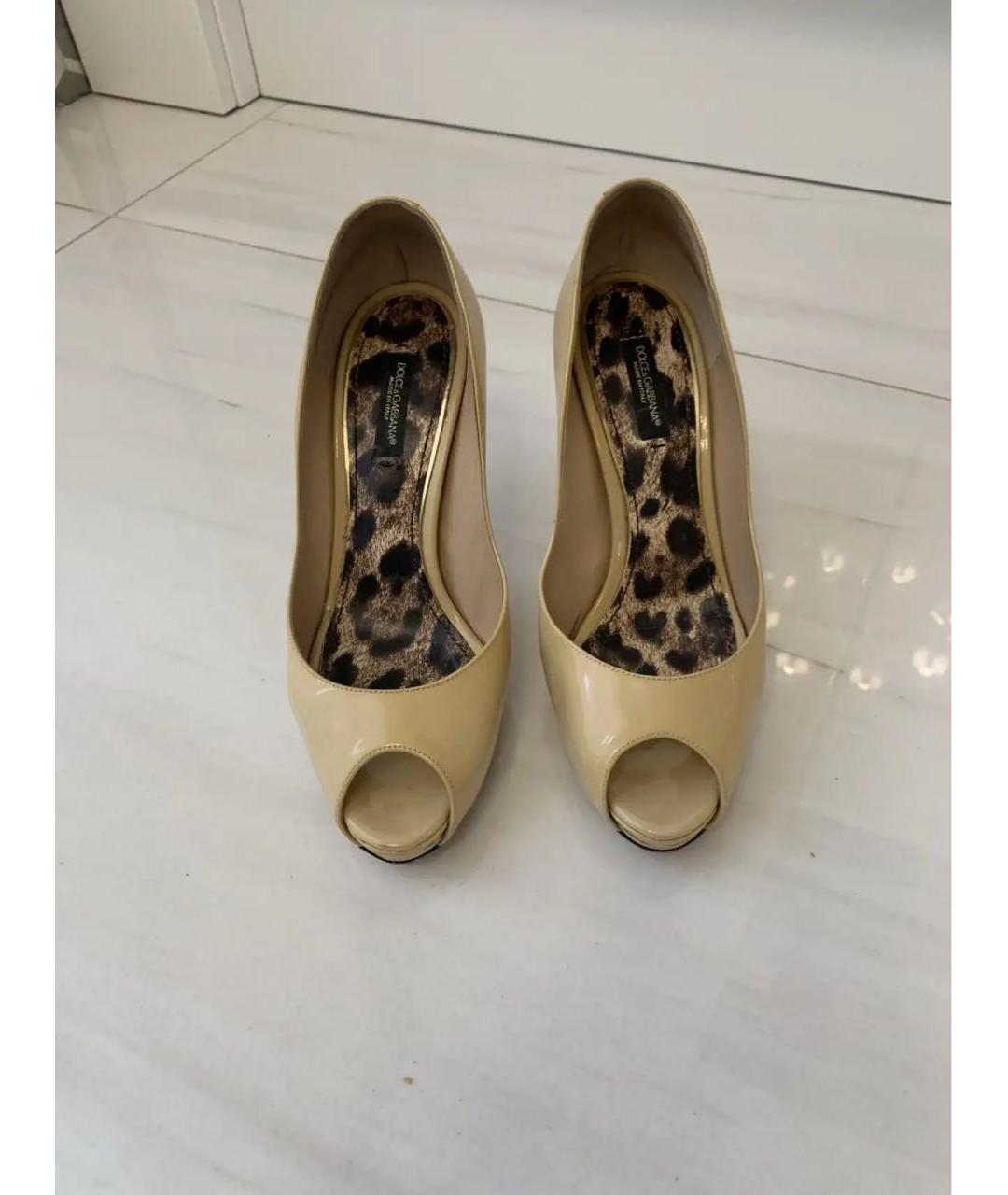 DOLCE&GABBANA Бежевые туфли из лакированной кожи, фото 2