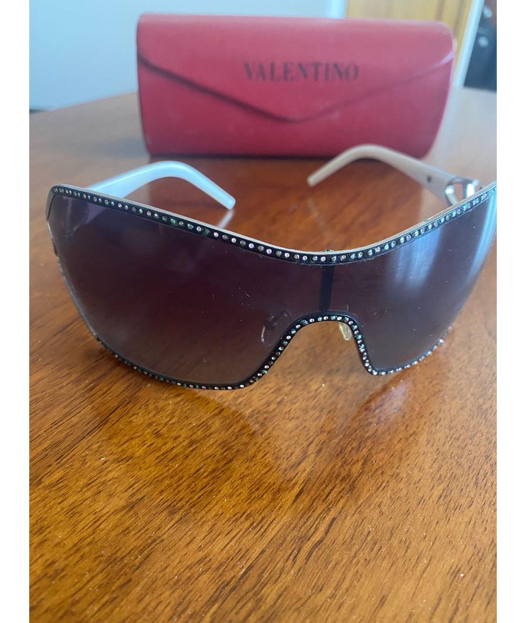 VALENTINO Антрацитовые пластиковые солнцезащитные очки, фото 4