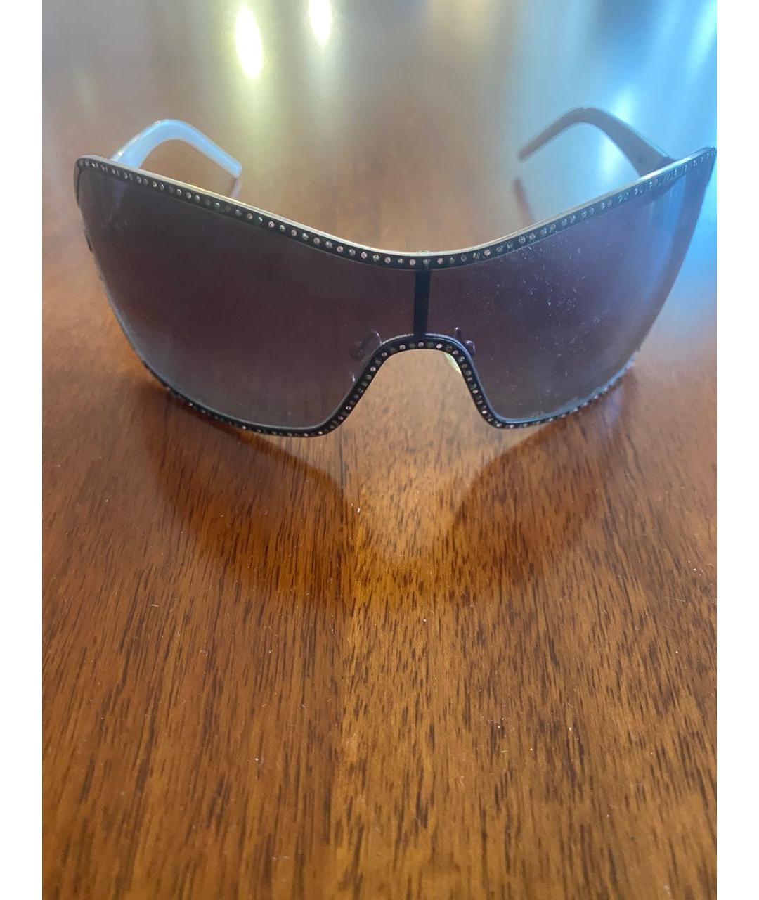 VALENTINO Антрацитовые пластиковые солнцезащитные очки, фото 3