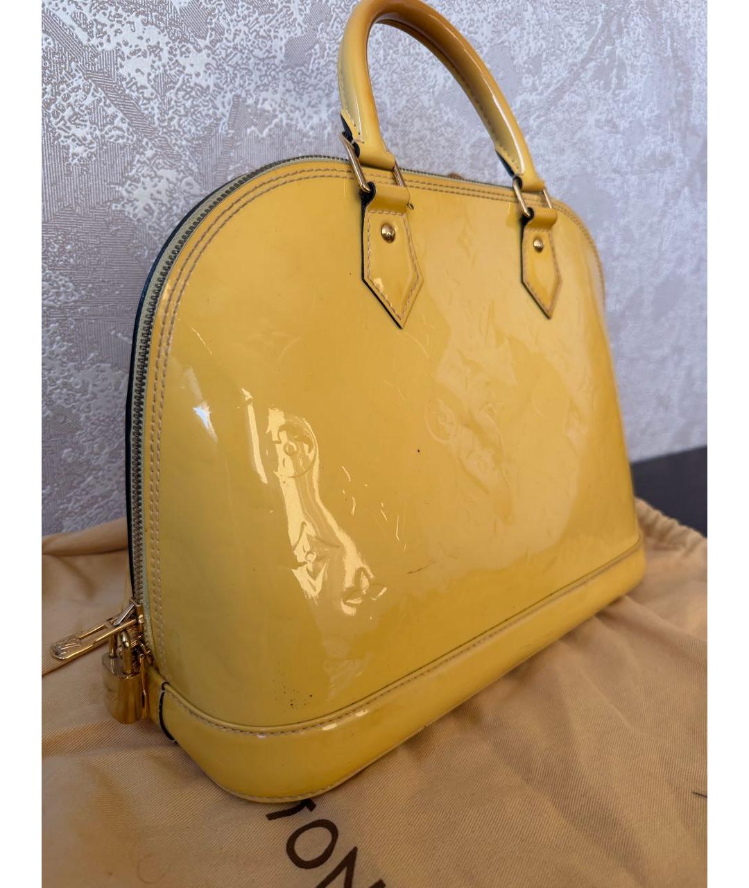 LOUIS VUITTON Желтая сумка с короткими ручками из лакированной кожи, фото 3