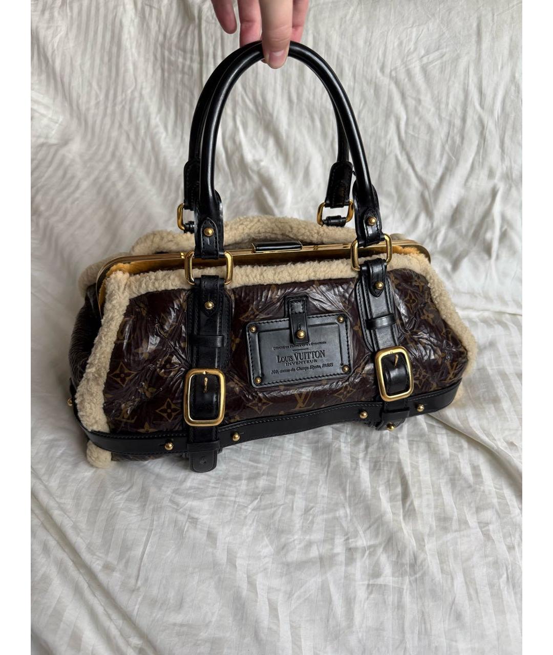 LOUIS VUITTON Коричневая сумка с короткими ручками из лакированной кожи, фото 9