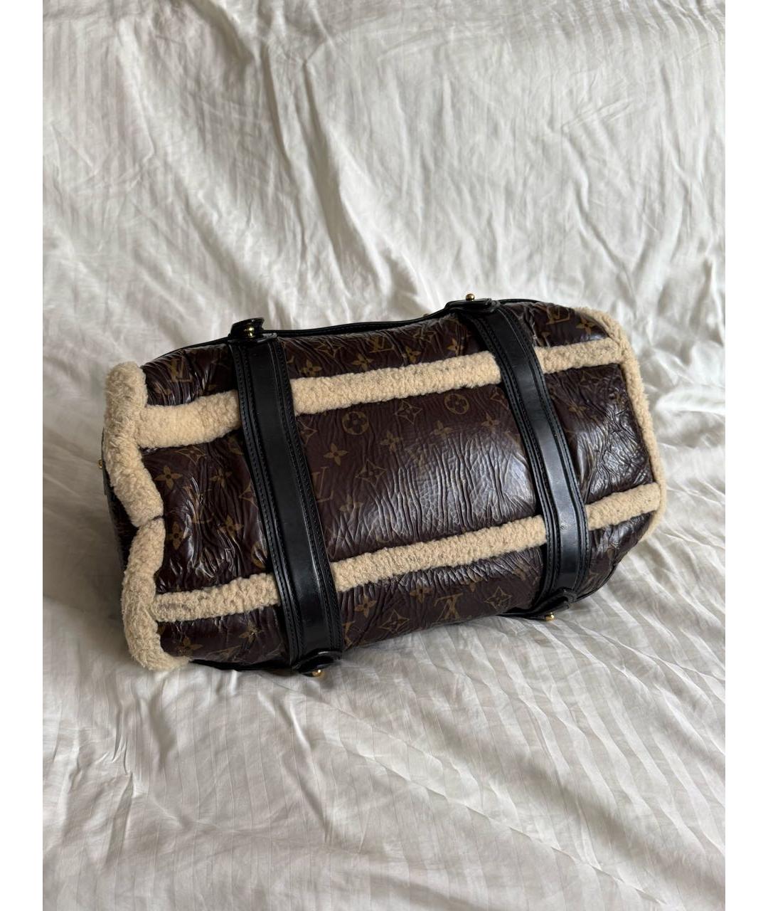 LOUIS VUITTON Коричневая сумка с короткими ручками из лакированной кожи, фото 3