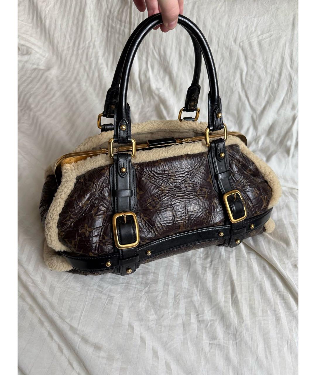 LOUIS VUITTON Коричневая сумка с короткими ручками из лакированной кожи, фото 2