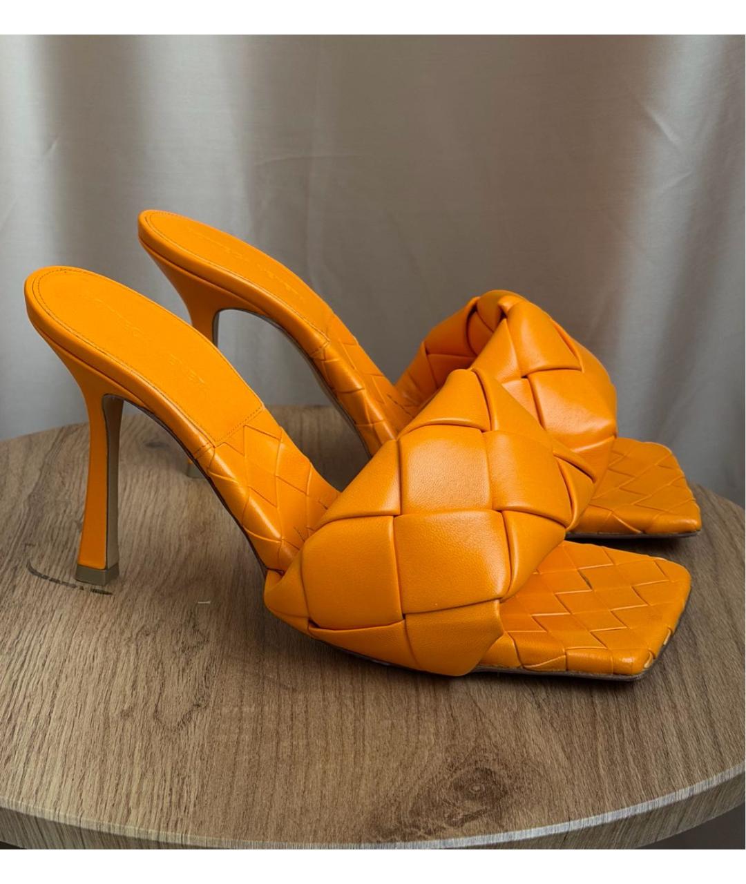BOTTEGA VENETA Оранжевые кожаные мюли, фото 9