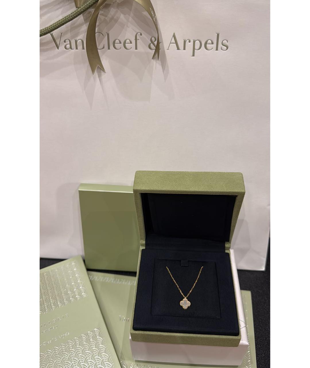 VAN CLEEF & ARPELS Белая подвеска из желтого золота, фото 2