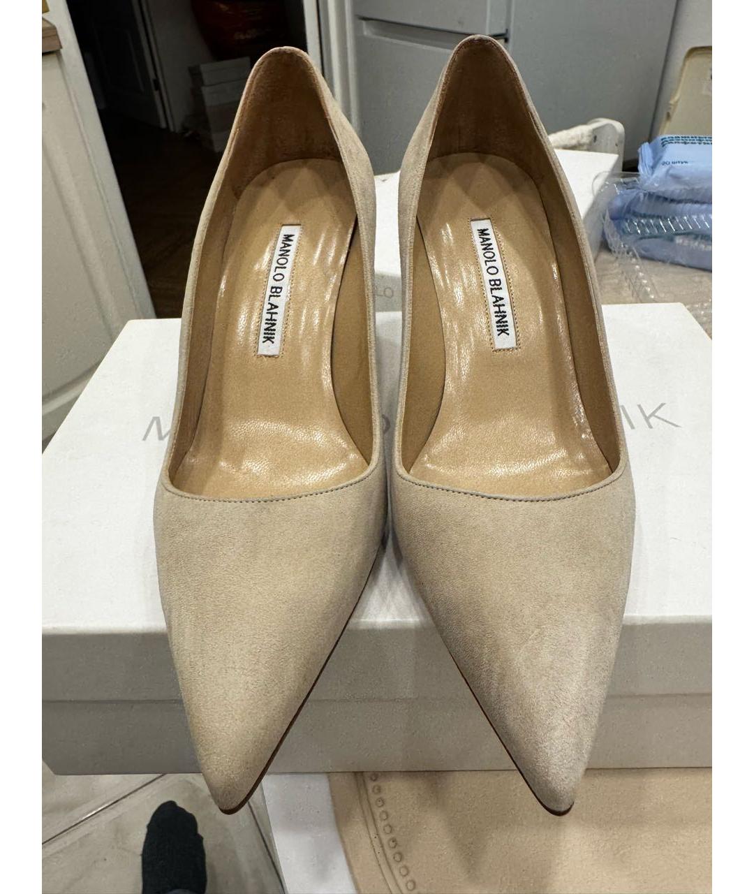 MANOLO BLAHNIK Бежевые замшевые туфли, фото 2