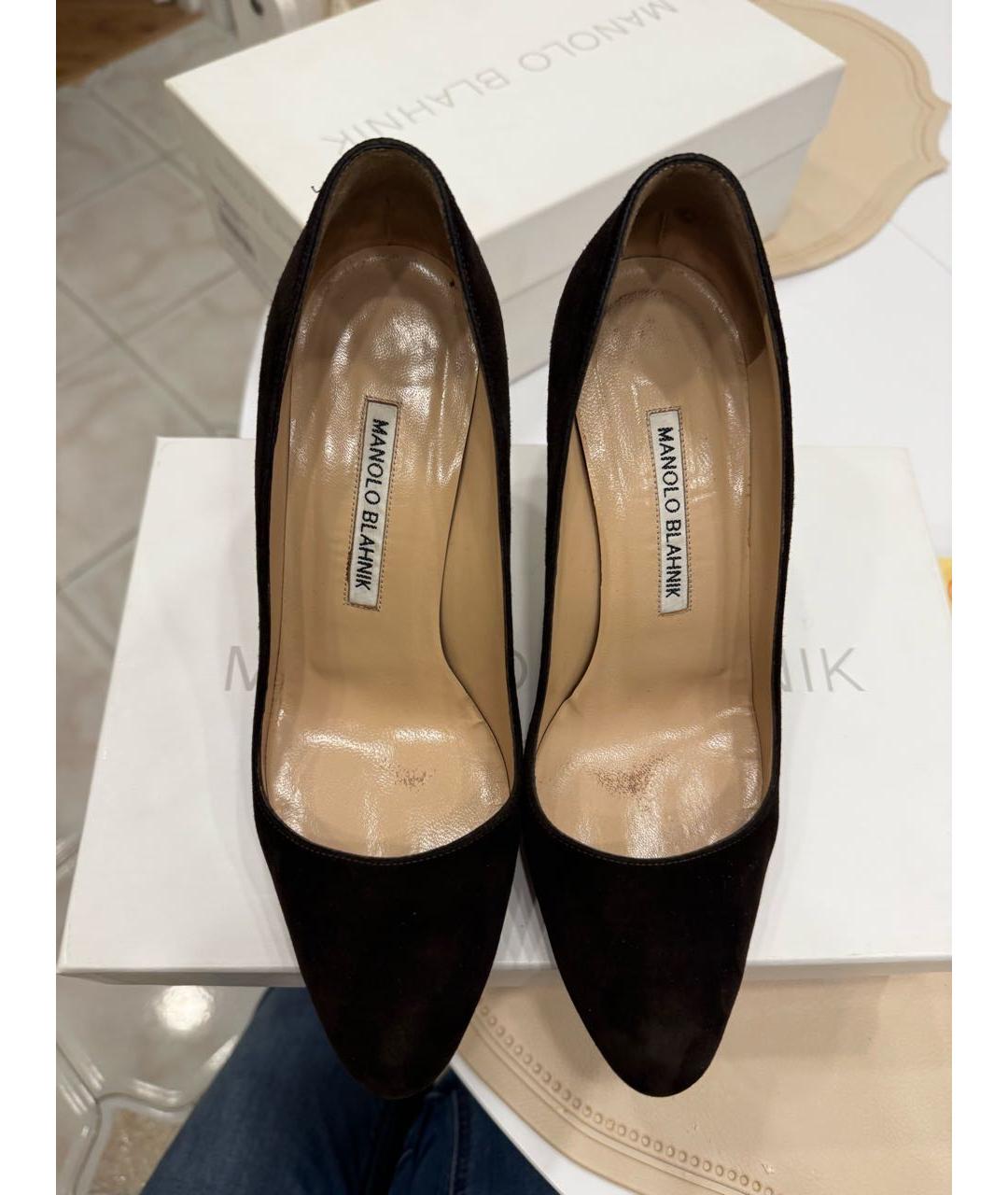 MANOLO BLAHNIK Коричневые замшевые туфли, фото 2