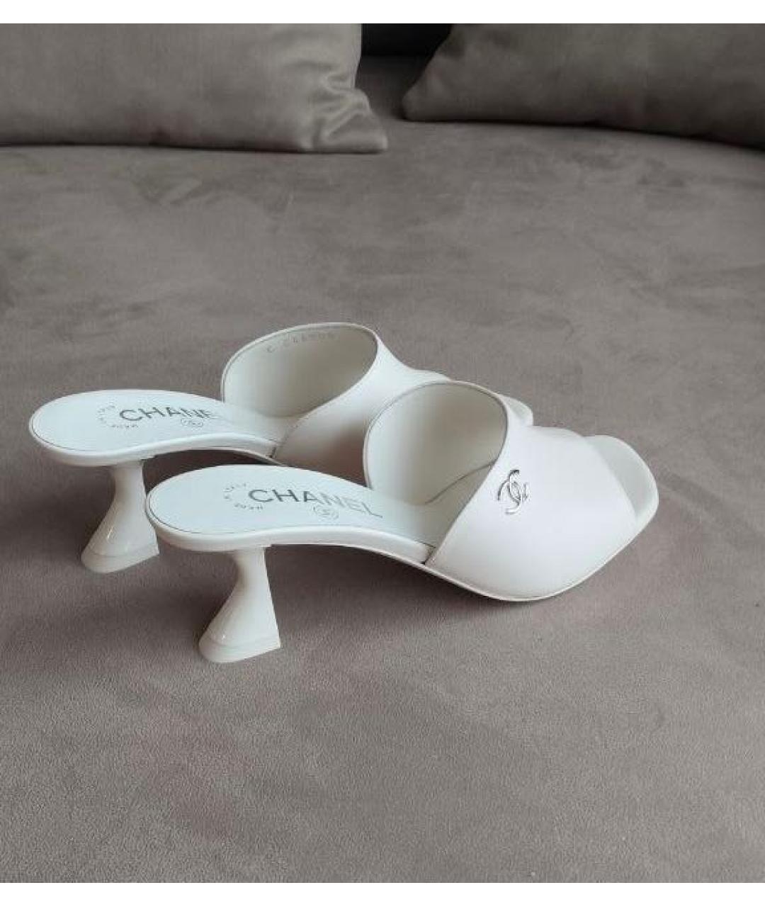 CHANEL Белые кожаные мюли, фото 3