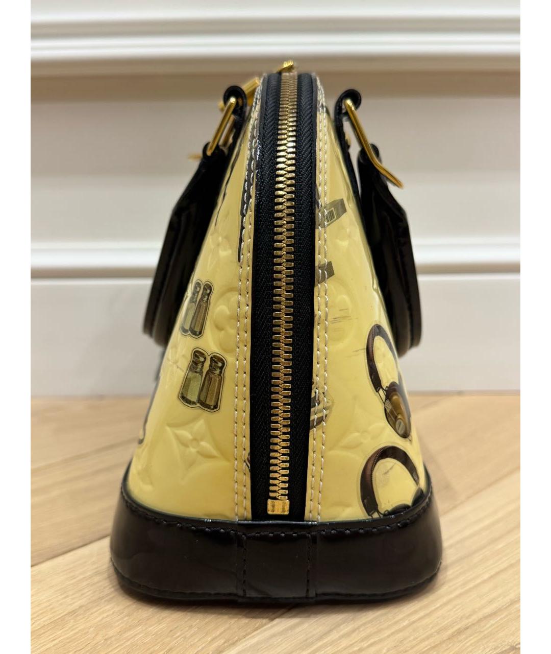 LOUIS VUITTON Бежевая сумка с короткими ручками из лакированной кожи, фото 5