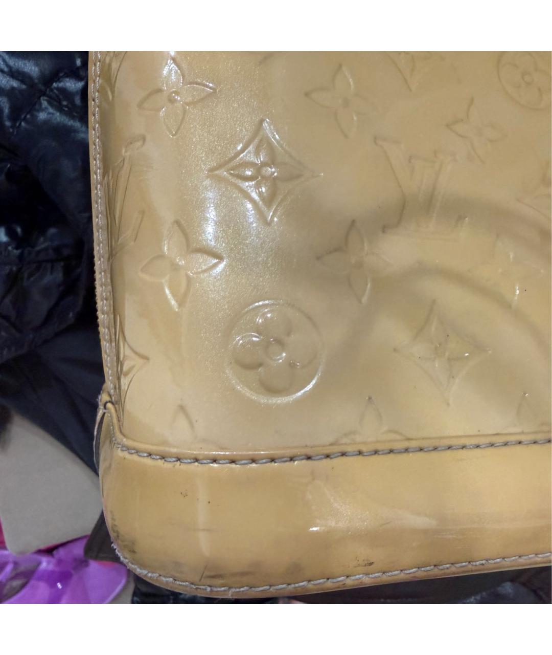 LOUIS VUITTON Горчичная сумка с короткими ручками из лакированной кожи, фото 6