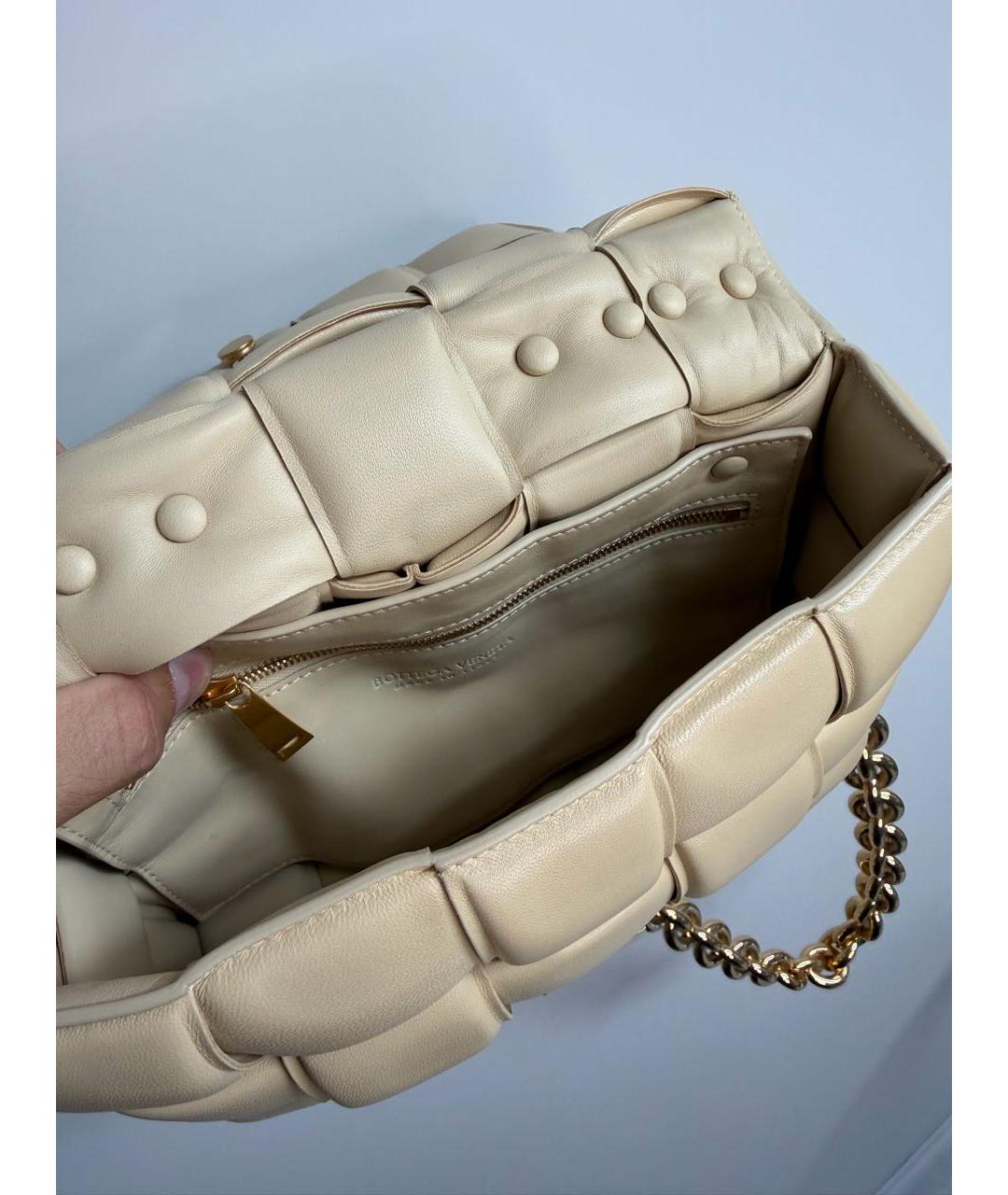 BOTTEGA VENETA Бежевая кожаная сумка с короткими ручками, фото 4