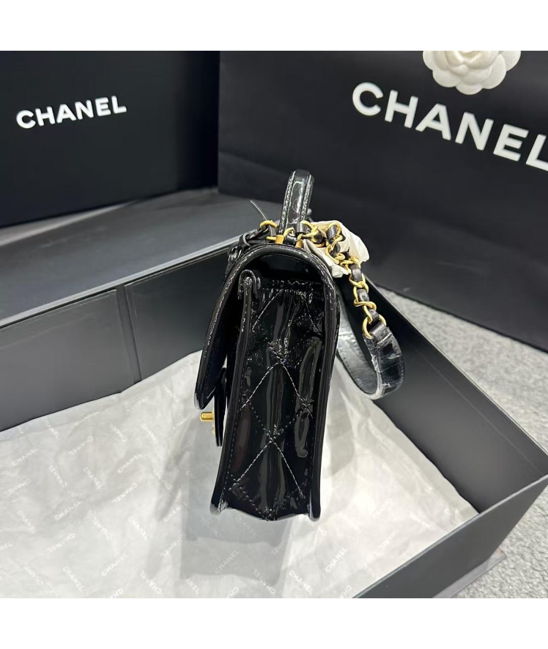 CHANEL Черная сумка через плечо из лакированной кожи, фото 4