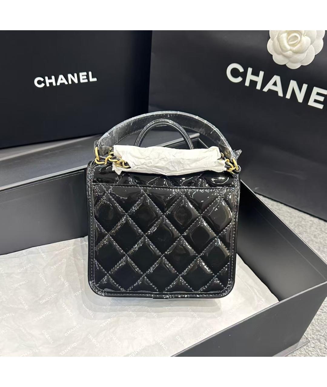 CHANEL Черная сумка через плечо из лакированной кожи, фото 3