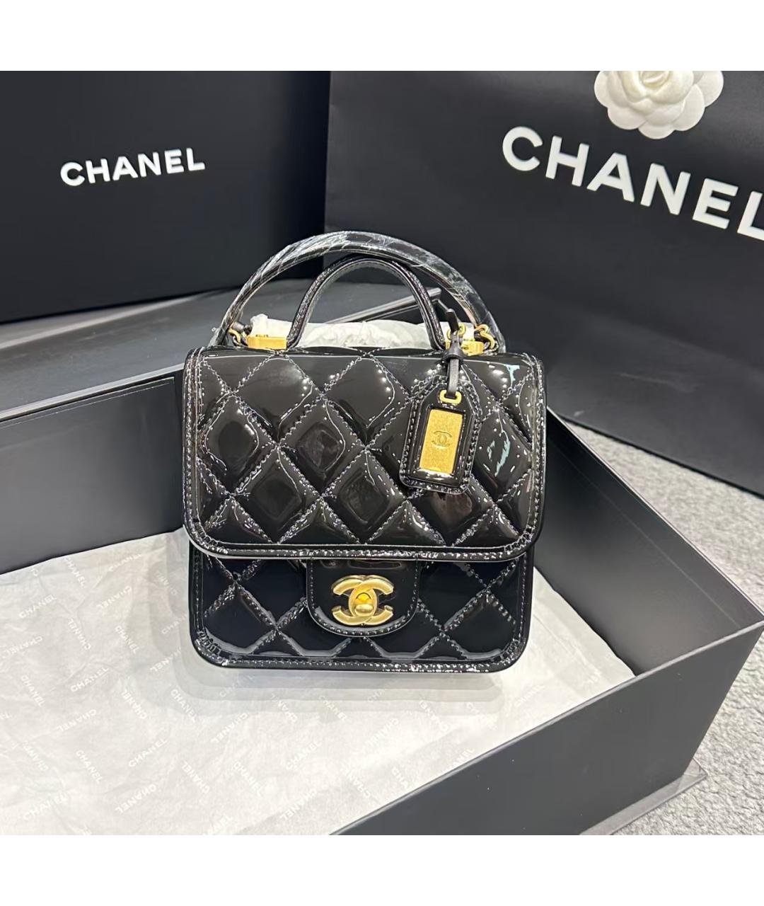 CHANEL Черная сумка через плечо из лакированной кожи, фото 2