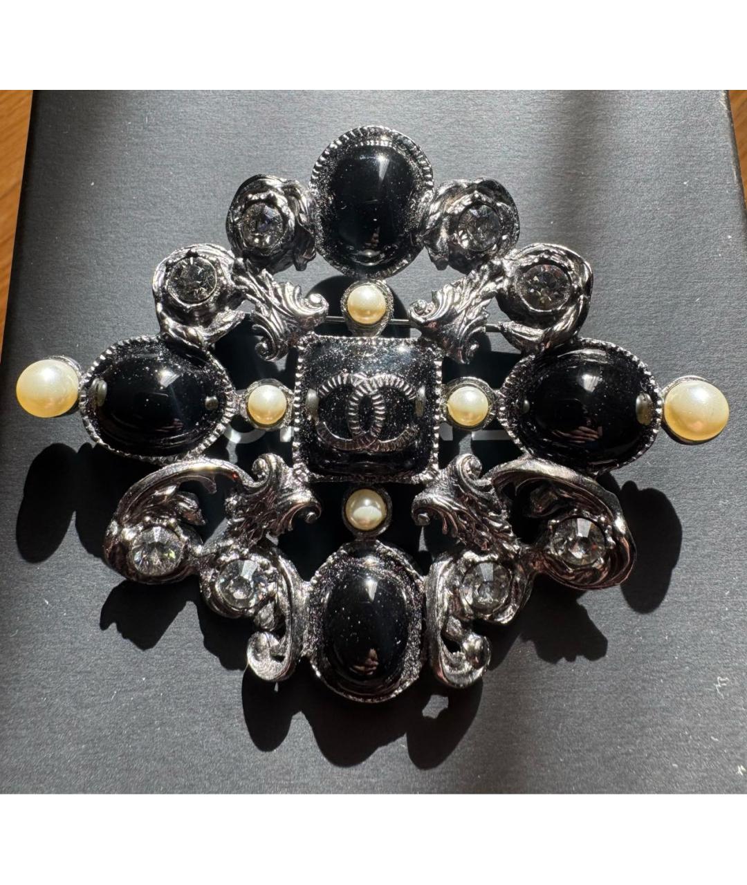 CHANEL Черная металлическая булавка / брошь, фото 2