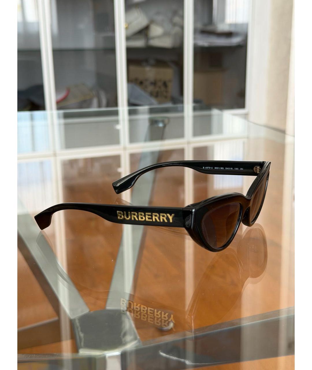 BURBERRY Черные пластиковые солнцезащитные очки, фото 2