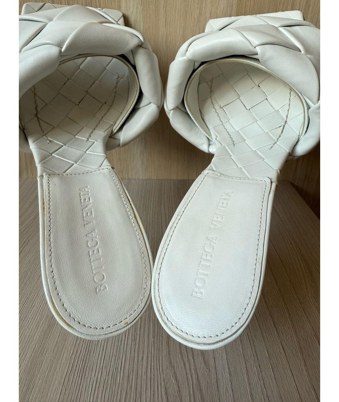 BOTTEGA VENETA Белые кожаные мюли, фото 6