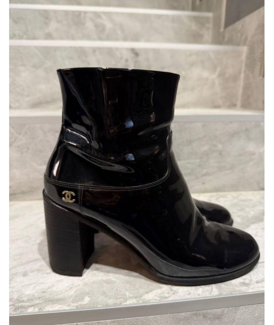 CHANEL Черные ботильоны из лакированной кожи, фото 5