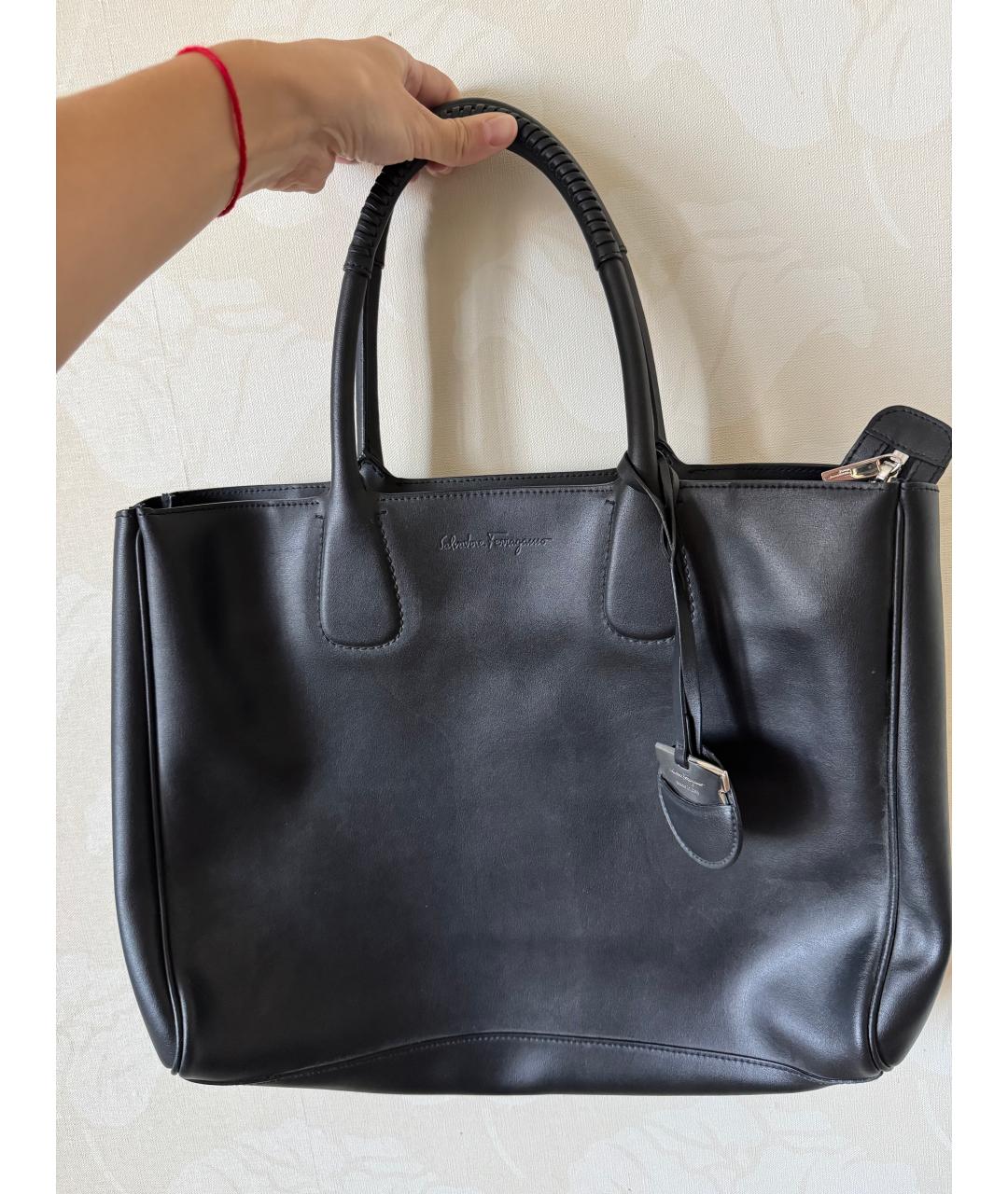 FERRAGAMO Черная кожаная сумка тоут, фото 5