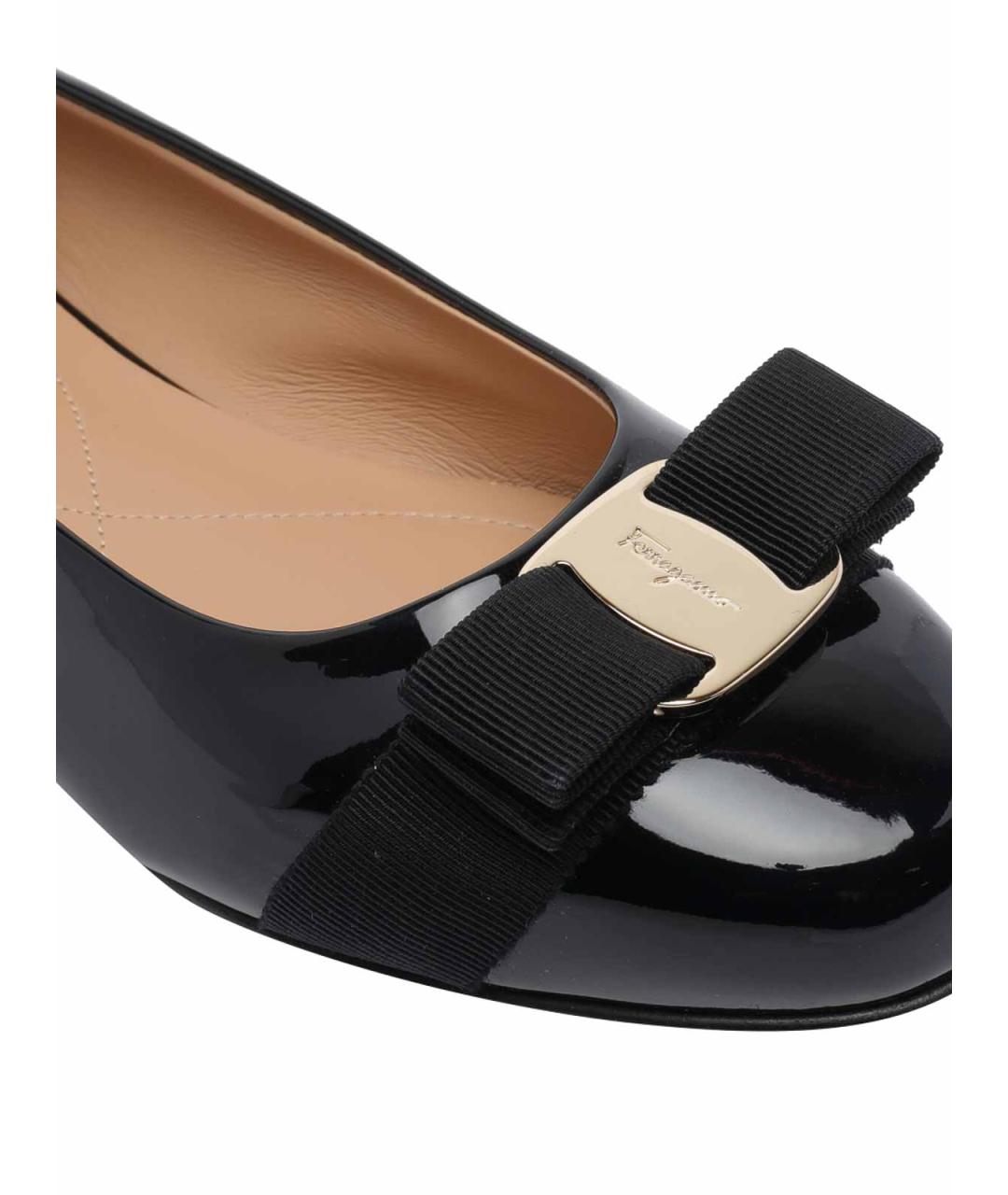 FERRAGAMO Черные кожаные балетки, фото 4