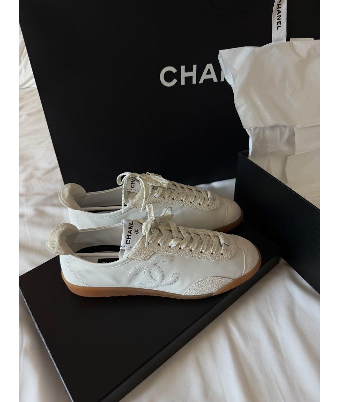CHANEL Белые кожаные кеды, фото 2