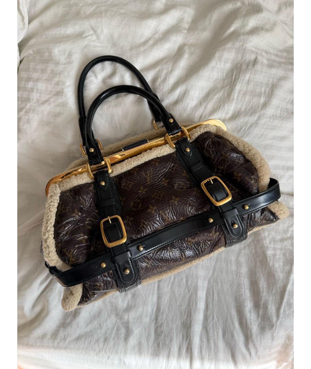 LOUIS VUITTON Коричневая сумка с короткими ручками из лакированной кожи, фото 3