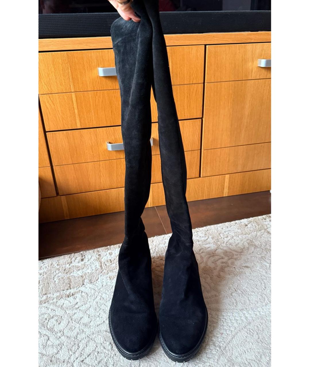 STUART WEITZMAN Черные замшевые ботфорты, фото 3