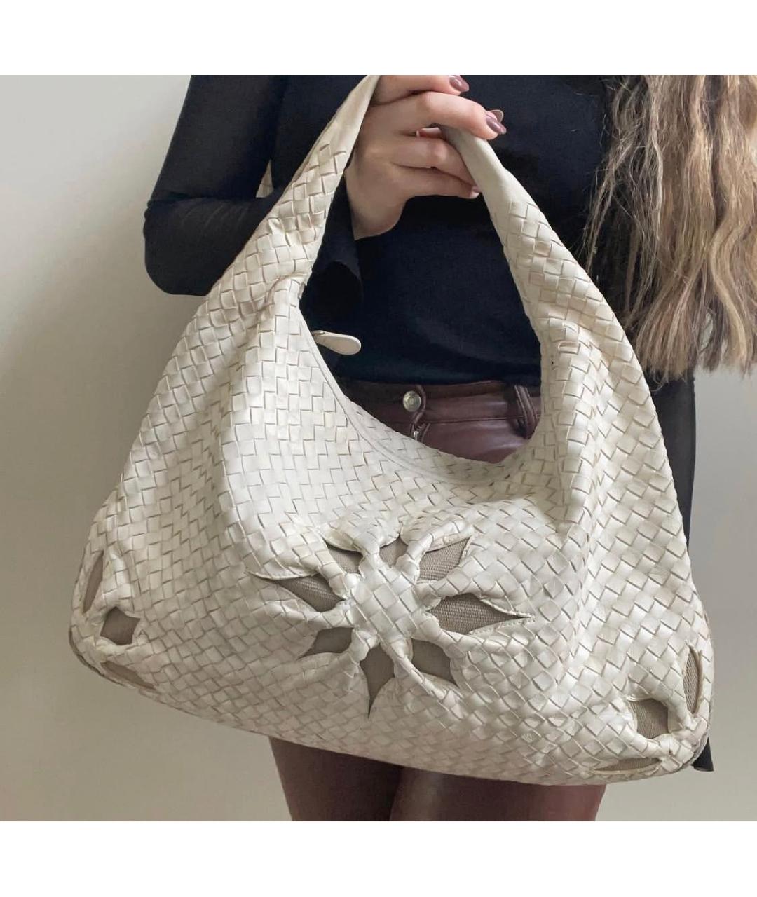 BOTTEGA VENETA Бежевая кожаная сумка с короткими ручками, фото 5