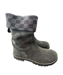 LOUIS VUITTON Высокие ботинки